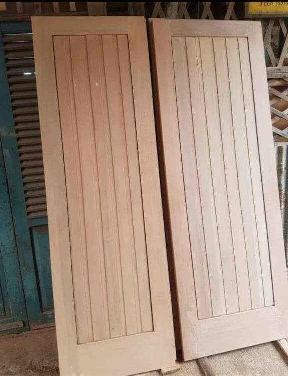 Daun pintu siap difinishing